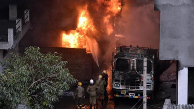 Firefighters attempt to douse a massive fire that broke out at a plastic and rubber warehouse near a school at south Delhi’s Malviya Nagar in New Delhi.(Sanchit Khanna/HT Photo)