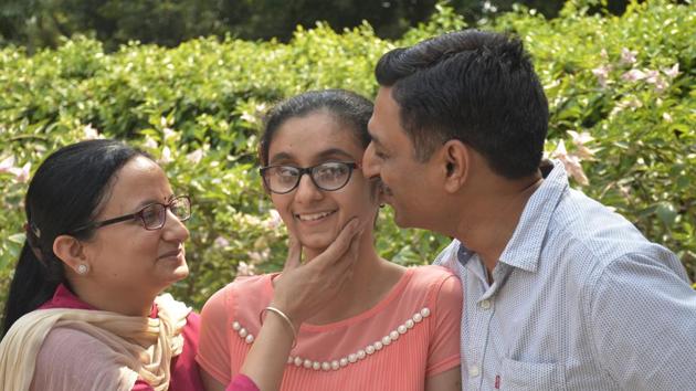 Ghaziabad’s Sanya Gandhi is the joint topper in differently abled category in CBSE Class 10 exam, the results of which were declared on Tuesday. Sanya with her parents in the picture.(Sakib Ali /HT photo)