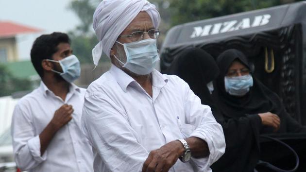 Health officials have not been able to trace the origin of the Nipah outbreak and have begun a fresh round of tests on fruit bats from Perambra, the suspected epicentre of the infection.(PTI)