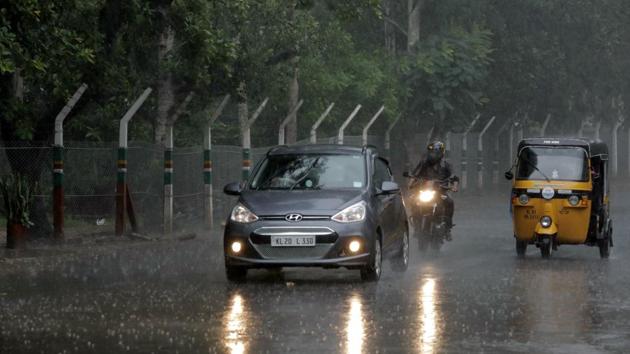 Commuters make their way through a shower in Thiruvananthapuram, Kerala, on Monday. The India Meteorological Department said on Tuesday that the south-west monsoon rains have set in over Kerala, three days ahead of their normal arrival date. (Vivek Nair / HT Photo) Commuters make their way through a shower in Thiruvananthapuram, Kerala, on Monday. The India Meteorological Department said on Tuesday that the south-west monsoon rains have set in over Kerala, three days ahead of their normal arrival date. (Vivek Nair / HT Photo)