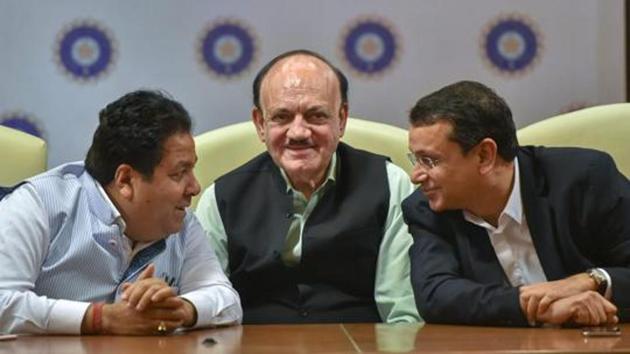 CK Khanna (C), who is the acting president of the BCCI, has been asked to provide a reply regarding conflict of interest due to the fact that his wife has been controversially fielded for the vice-president’s post in the Delhi and District Cricket Association (DDCA).(PTI)