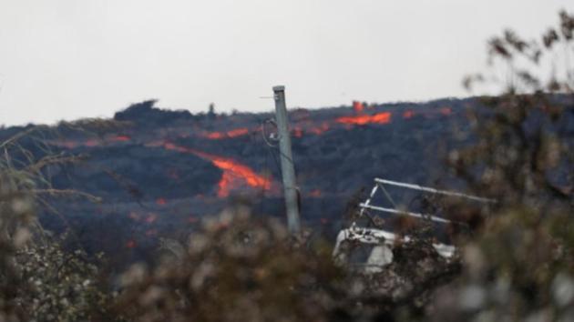 Molten rock from the Kilauea volcano pours down the side of the lava flow on Pohoiki Road near Pahoa, Hawaii, US. (Reuters Photo) Molten rock from the Kilauea volcano pours down the side of the lava flow on Pohoiki Road near Pahoa, Hawaii, US. (Reuters Photo)