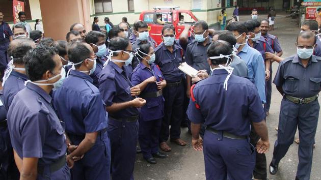 Security staff being given instructions by the head after the outbreak of Nipah virus at Medical College in Kozhikode on May 26, 2018.(PTI File Photo)