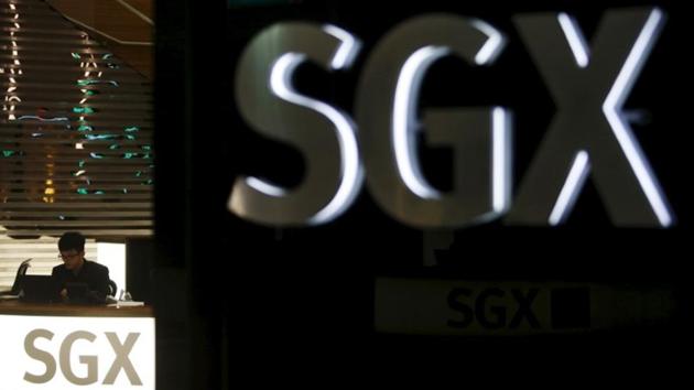 An employee works at a front desk of the Singapore Exchange head office in Singapore April 22, 2015. REUTERS/Edgar Su/Files (REUTERS File Photo)