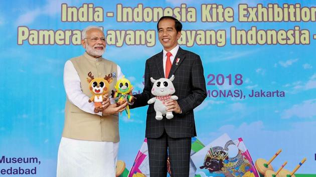 Indian Prime Minister Narendra Modi with Indonesian President Joko Widodo at the inauguration of the India-Indonesia Kite Exhibition, in Jakarta, Indonesia, on Wednesday.(PTI)