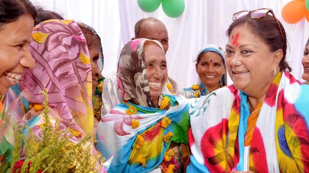 The move comes a day before chief minister Vasundhara Raje inaugurates the first camp to distribute loan waiver certificates worth <span class='webrupee'>₹</span>250 crore among 33,000 farmers in Banswara.(HT PHOTO) The move comes a day before chief minister Vasundhara Raje inaugurates the first camp to distribute loan waiver certificates worth <span class='webrupee'>₹</span>250 crore among 33,000 farmers in Banswara.(HT PHOTO)