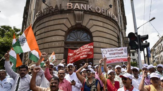 Bank workers shout slogans during a protest outside Central Bank branch, Fort in Mumbai, India, on Wednesday, May 30, 2018. Bank employees are staging a two-day nationwide strike, for their demands.(Kunal Patil/HT Photo)