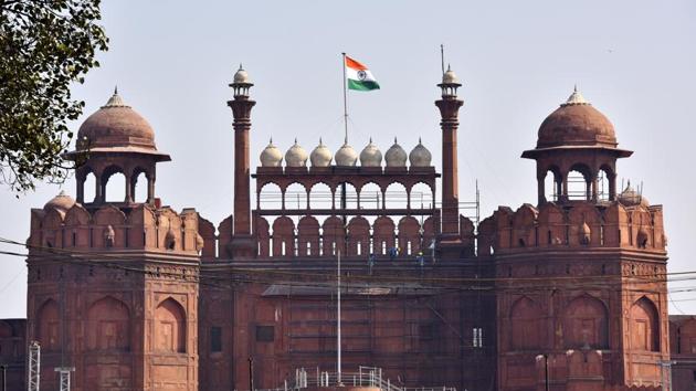 The ramparts of Red Fort, from where the Prime Minister addresses the nation on Independence Day, were on the verge of collapse, said the Archaeological Survey of India which removed 22,000 quintals of dirt from its terrace over the past five months. Dust and other air pollutants that had accumulated over an estimated period of over 100 years had formed a layer that was almost two meters thick. (Sonu Mehta / HT File) The ramparts of Red Fort, from where the Prime Minister addresses the nation on Independence Day, were on the verge of collapse, said the Archaeological Survey of India which removed 22,000 quintals of dirt from its terrace over the past five months. Dust and other air pollutants that had accumulated over an estimated period of over 100 years had formed a layer that was almost two meters thick. (Sonu Mehta / HT File)