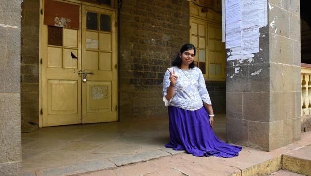 Vanshika Joshi, a disabled student who scored 71% in the Higher Secondary Certificate examination, congratulated by other toppers at SP College in Pune on Wednesday. (SANKET WANKHADE/HT PHOTO) Vanshika Joshi, a disabled student who scored 71% in the Higher Secondary Certificate examination, congratulated by other toppers at SP College in Pune on Wednesday. (SANKET WANKHADE/HT PHOTO)