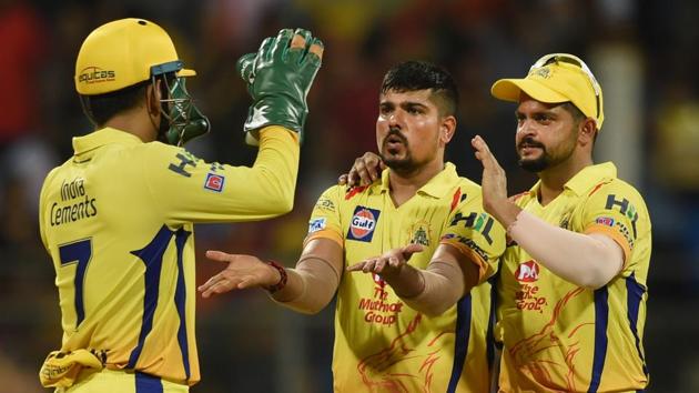 Suresh Raina (R) lauded MS Dhoni’s (L) contribution to the success of Chennai Super Kings (CSK) in the IPL.(PTI)