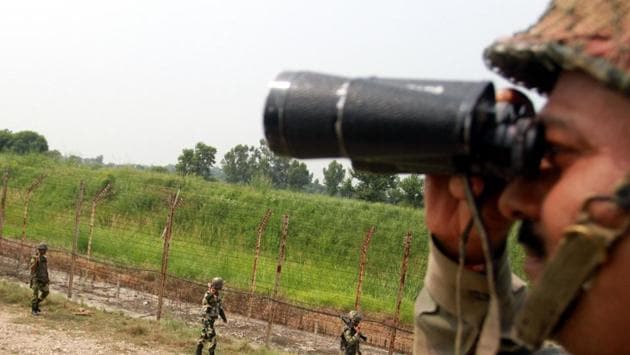 Decision on opening or closure of roads will be taken after a feedback from local military authorities on whether roads can be opened for civil traffic, completely, selectively or as in the past.(HT REPRESENTATIONAL PHOTO)