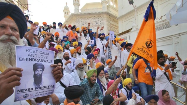 Sikh radical activists shouting pro-Khalistan slogans on the anniversary of Operation Bluestar at Akal Takht Sahib, Golden Temple, Amritsar, on June 6 in 2016. (HT Photo) Sikh radical activists shouting pro-Khalistan slogans on the anniversary of Operation Bluestar at Akal Takht Sahib, Golden Temple, Amritsar, on June 6 in 2016. (HT Photo)