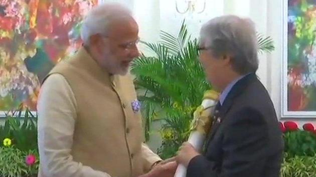 Prime Minister Narendra Modi hands over the Padma Shri award to Singapore’s Tommy Koh, who is among the 10 ASEAN recipients of the award. (Twitter/ANI Photo) Prime Minister Narendra Modi hands over the Padma Shri award to Singapore’s Tommy Koh, who is among the 10 ASEAN recipients of the award. (Twitter/ANI Photo)
