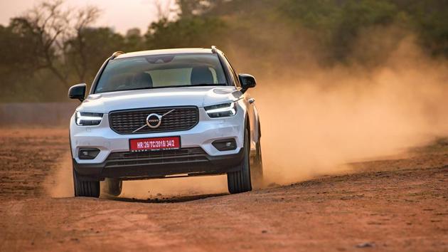 The Volvo XC40 is longer, wider and taller than the Audi Q3, and has a longer wheelbase too, but it is shorter than the BMW X1 in terms of length and wheelbase. The Volvo XC40 is longer, wider and taller than the Audi Q3, and has a longer wheelbase too, but it is shorter than the BMW X1 in terms of length and wheelbase.