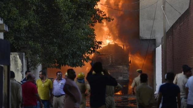 Firefighters attempt to douse a massive fire that broke out at a plastic and rubber godown near a school at Malviya Nagar in New Delhi on May 29, 2018. (Sanchit Khanna / HT Photo) Firefighters attempt to douse a massive fire that broke out at a plastic and rubber godown near a school at Malviya Nagar in New Delhi on May 29, 2018. (Sanchit Khanna / HT Photo)