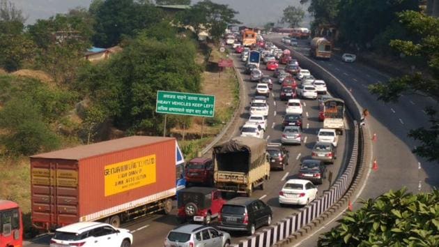 (LOW RES PIC)Pune, India - Dec. 23, 2017:Traffic jam on E-way khandala in Pune, India, on Saturday, December 23, 2017. (HT PHOTO) (REUTERS File Photo) (LOW RES PIC)Pune, India - Dec. 23, 2017:Traffic jam on E-way khandala in Pune, India, on Saturday, December 23, 2017. (HT PHOTO) (REUTERS File Photo)
