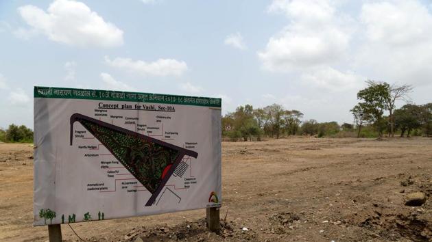 The plot at Vashi which once had 300 trees lie barren. (Bachchan Kumar/Hindustan Times) The plot at Vashi which once had 300 trees lie barren. (Bachchan Kumar/Hindustan Times)
