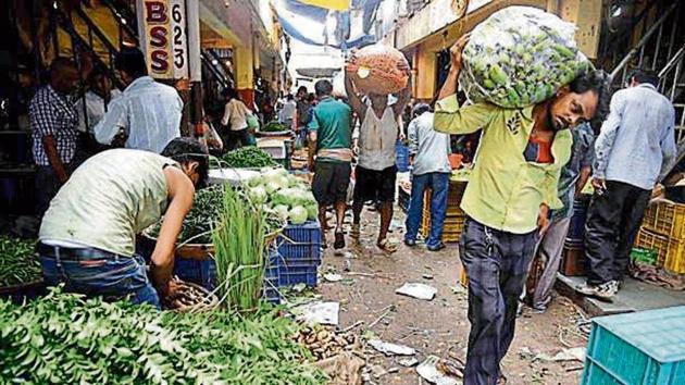 Vegetable market on the second day of farmers strike in Navi Mumbai on Saturday. (HT Photo) Vegetable market on the second day of farmers strike in Navi Mumbai on Saturday. (HT Photo)
