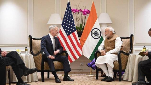 Prime Minister Narendra Modi meets US defence secretary Jim Mattis in Singapore on June 2.(Twitter/PMO India)