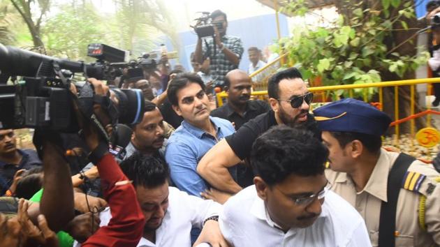 Actor-producer Arbaaz Khan appears before the Thane Anti-Extortion Cell in connection an IPL betting case probe.(Pratik Chorge/HT Photo)