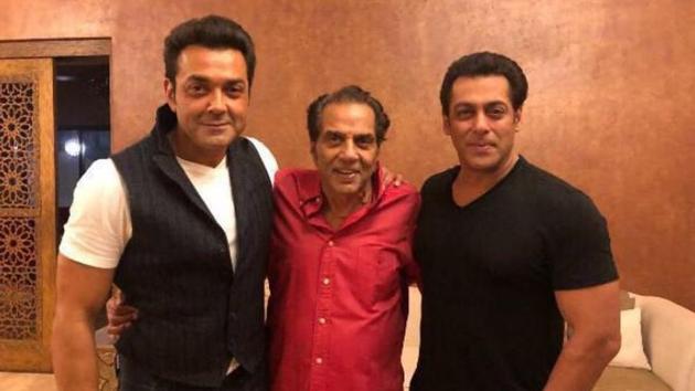 Bobby Deol, Dharmendra and Salman Khan pose for a photograph. (Photo: Twitter/Salman Khan)