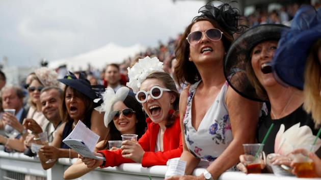 Revellers were joined by the Duchess of Cambridge and her brother James Middleton alongside Spencer Matthews and his fiancée Vogue Williams as they cheered them on alongside the racehorses. (Peter Nicholls / REUTERS) Revellers were joined by the Duchess of Cambridge and her brother James Middleton alongside Spencer Matthews and his fiancée Vogue Williams as they cheered them on alongside the racehorses. (Peter Nicholls / REUTERS)