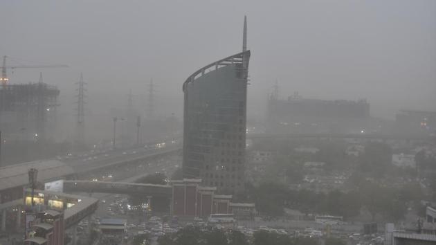 Dust storms gripped Delhi NCR last evening and Gurugram’s high rises were coated in dust as well. (Sanjeev Verma / HT Photo) Dust storms gripped Delhi NCR last evening and Gurugram’s high rises were coated in dust as well. (Sanjeev Verma / HT Photo)