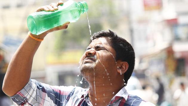 A man pours water on his face to beat the scorching heat in Gurugram. Merely two days ago, the city sizzled at 42.6 degrees and Gurugram is reeling under a rain deficiency of 70% this pre-monsoon season. The India Metereological Department (IMD) has cautioned that the gap could increase further over the next week since there is hardly any chance of rain. (Yogendra Kumar / HT Photo) A man pours water on his face to beat the scorching heat in Gurugram. Merely two days ago, the city sizzled at 42.6 degrees and Gurugram is reeling under a rain deficiency of 70% this pre-monsoon season. The India Metereological Department (IMD) has cautioned that the gap could increase further over the next week since there is hardly any chance of rain. (Yogendra Kumar / HT Photo)