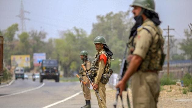CRPF personnel keep vigil on Jammu-Srinagar National Highway, ahead of Prime Minister Narendra Modi's visit, near Nagrota in Jammu on Thursday.(PTI Photo) CRPF personnel keep vigil on Jammu-Srinagar National Highway, ahead of Prime Minister Narendra Modi's visit, near Nagrota in Jammu on Thursday.(PTI Photo)