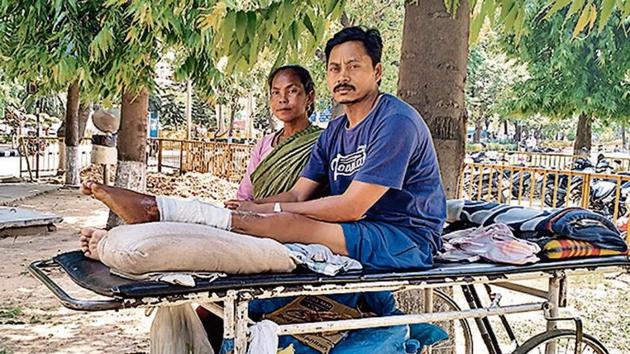 Kamla Tharu and his wife Kansi outside PGIMER in Chandigarh on Saturday.(HT Photo) Kamla Tharu and his wife Kansi outside PGIMER in Chandigarh on Saturday.(HT Photo)