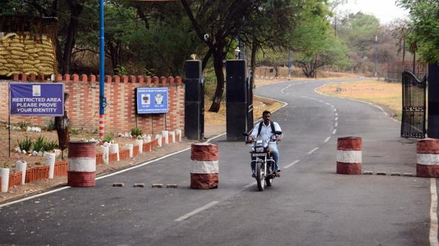 Motorist using Elliot Lines road which was opened to civilians on May 21 to help cut down commute time in the city. (Shankar Narayan/HT) Motorist using Elliot Lines road which was opened to civilians on May 21 to help cut down commute time in the city. (Shankar Narayan/HT)