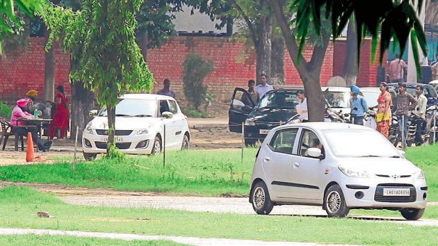 At the ‘Adhikaron Ka mela’ on June 6, orrganised by District Legal Services Authority, government agencies will resolve citizens’ complaints on the spot.(HT File Photo) At the ‘Adhikaron Ka mela’ on June 6, orrganised by District Legal Services Authority, government agencies will resolve citizens’ complaints on the spot.(HT File Photo)