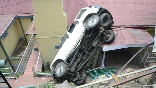 Mayor Kusum Sadret’s official vehicle skidded off a road near government quarters at Brockhurst in Chotta Shimla on Saturday night. (Deepak Sansta /HT) Mayor Kusum Sadret’s official vehicle skidded off a road near government quarters at Brockhurst in Chotta Shimla on Saturday night. (Deepak Sansta /HT)