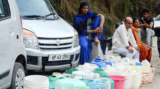 No protests were witnessed in Shimla town on Sunday and civic body claimed that water supply which was 28 MLD (million litres a day) on Saturday rose to 37 MLD on Sunday.(Deepak Sansta/HT)