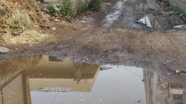 The road outside Empress Garden was flooded as rainwater accumulated over the surface for hours together, making it difficult for residents to commute. (HT PHOTO) The road outside Empress Garden was flooded as rainwater accumulated over the surface for hours together, making it difficult for residents to commute. (HT PHOTO)