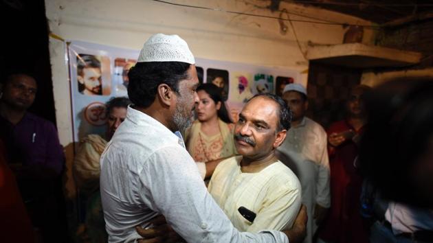 Father of 23-year-old Ankit Saxena, who was killed in Delhi in a hate crime in February, hosts an Iftar party at his residence in Raghuvir Nagar to send a message of love and harmony.(Burhaan Kinu/HT Photo)