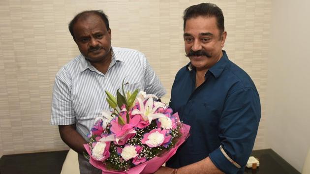Karnataka Chief Minister HD Kumaraswamy said the Cauvery water issue needs to be resolved after setting aside all differences with Tamil Nadu, as it is important for the welfare of farmers from both the states. Addressing a joint press conference with actor-turned-politician Kamal Haasan, Kumaraswamy said there should be no scope for differences between Karnataka and Tamil Nadu. (Arijit Sen / HT Photo) Karnataka Chief Minister HD Kumaraswamy said the Cauvery water issue needs to be resolved after setting aside all differences with Tamil Nadu, as it is important for the welfare of farmers from both the states. Addressing a joint press conference with actor-turned-politician Kamal Haasan, Kumaraswamy said there should be no scope for differences between Karnataka and Tamil Nadu. (Arijit Sen / HT Photo)