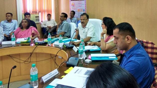 State education minister Vasudev Devnani addresses the VIII Chief Minister Education sub-committee meeting on Monday in Jaiupr.(HT PHOTO)