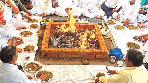 The ceremony that began on Sunday, marked the start of a 48-day consecration process of the temple that underwent renovation for over four years at a cost of nearly $4million, The Straits Times reported on Monday.(HT/Photo for representation) The ceremony that began on Sunday, marked the start of a 48-day consecration process of the temple that underwent renovation for over four years at a cost of nearly $4million, The Straits Times reported on Monday.(HT/Photo for representation)