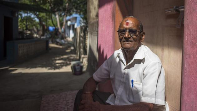 Ramdas Koli, 76, has been fighting wetland and mangrove destruction in various courts since early 2000.(PRATIK CHORGE/HT PHOTO)