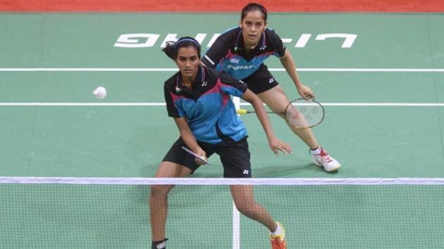 PV Sindhu (L) and Saina Nehwal don’t train together under Pullela Gopichand, a report has claimed.(AFP/Getty Images)