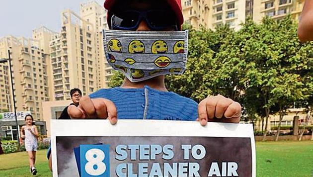 Residents protest against pollution and dust. (Sanjeev Verma/HT File) Residents protest against pollution and dust. (Sanjeev Verma/HT File)