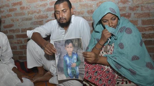Parents of four-year-old Mohammad Zaid hold up a photograph of him after his body was found inside a wooden chest on the rooftop of their neighbour's house in Sahibabad, Ghaziabad, on June 4, 2018. (Sakib Ali / HT Photo) Parents of four-year-old Mohammad Zaid hold up a photograph of him after his body was found inside a wooden chest on the rooftop of their neighbour's house in Sahibabad, Ghaziabad, on June 4, 2018. (Sakib Ali / HT Photo)
