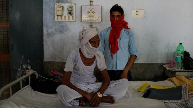 Satya Narayan, 70, accompanied by his grandson Sandeep Narayan, is admitted for breathing problems. Uttar Pradesh state pollution control chief officer Kuldeep Misra took aim at the 1.15 million vehicles on Kanpur’s roads. According to him, the city is more polluted by vehicles than industrial waste. Misra was skeptical about Kanpur’s “dirtiest city” tag as the UN report was based on “old data”. (Chandan Khanna / AFP) Satya Narayan, 70, accompanied by his grandson Sandeep Narayan, is admitted for breathing problems. Uttar Pradesh state pollution control chief officer Kuldeep Misra took aim at the 1.15 million vehicles on Kanpur’s roads. According to him, the city is more polluted by vehicles than industrial waste. Misra was skeptical about Kanpur’s “dirtiest city” tag as the UN report was based on “old data”. (Chandan Khanna / AFP)