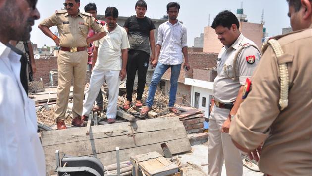 The body of a four-year-old-boy, missing for 18 months, was found inside a wooden chest on the rooftop of his neighbour's house in Ghaziabad on June 3, 2018. The two men held for allegedly abducting the child claimed they took advantage of the situation but never had the child in their custody. (Sakib Ali/HT Photo) The body of a four-year-old-boy, missing for 18 months, was found inside a wooden chest on the rooftop of his neighbour's house in Ghaziabad on June 3, 2018. The two men held for allegedly abducting the child claimed they took advantage of the situation but never had the child in their custody. (Sakib Ali/HT Photo)