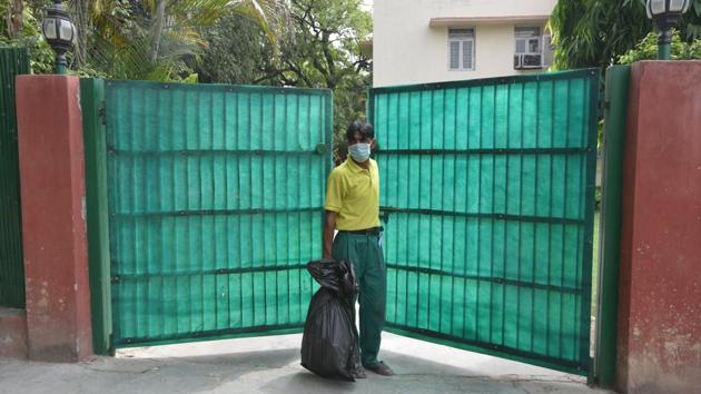 The trash bags can contain anything from vegetable shavings to sanitary napkins. The plush Pandara Road neighbourhood under the New Delhi Municipal Corporation (NDMC) has seen multiple campaigns to promote waste segregation, but to little success. (Anushree Fadnavis / HT Photo)