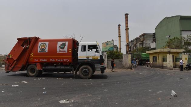 A dumper truck makes its way to the waste to energy plant in Okhla. Large plastic, glass or metal, anything that can be recycled is removed from the garbage stream manually or by magnetic separators and compostable matter is sent to a compost pit. What remains is Refuse-derived fuel (RDF), fed to a boiler for generating electricity. (Anushree Fadnavis / HT Photo)