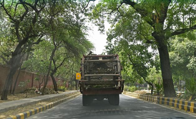 After the collapse at the Ghazipur landfill that killed two people last year, waste-to-energy plants have found favour with local authorities. Garbage trucks take the waste from the NDMC area, about 300 tonnes every day, to the waste-to-energy plant in Okhla. Another 1,500 tonnes come from the South Delhi Municipal Corporation. (Anushree Fadnavis / HT Photo)