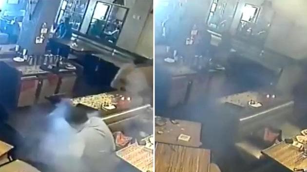 Watch Man S Phone Explodes In His Pocket In Mumbai Hindustan Times Get other latest updates via a notification on our mobile app available on android and itunes. phone explodes in his pocket in mumbai