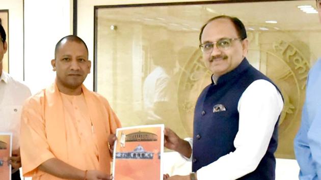 Health minister Siddharth Nath Singh presenting the report to CM Yogi Adityanath. (HT Photo)